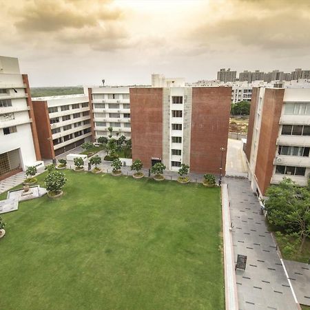 Siara Styles Amba Suites, Gandhinagar Kültér fotó
