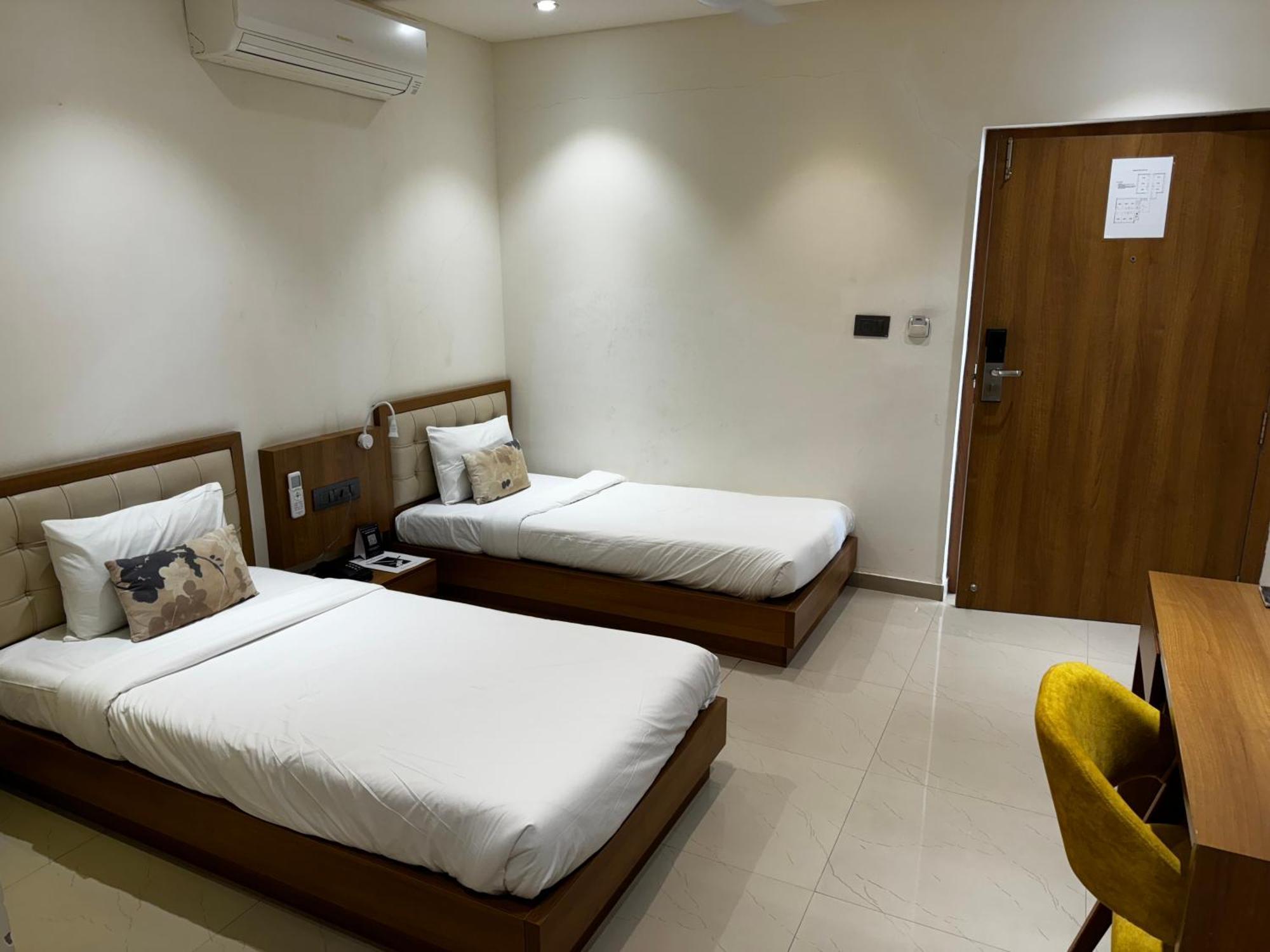 Siara Styles Amba Suites, Gandhinagar Kültér fotó