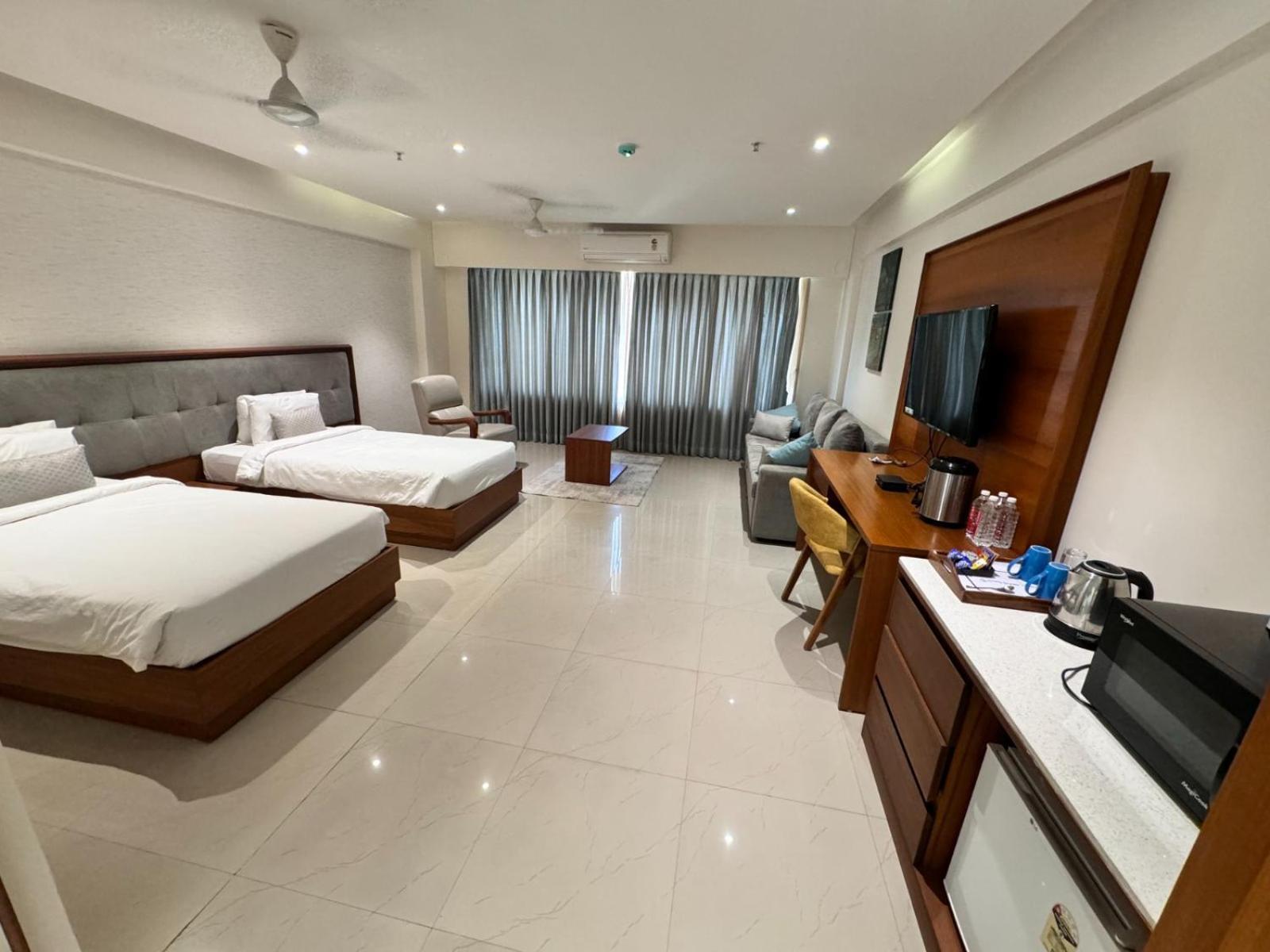 Siara Styles Amba Suites, Gandhinagar Kültér fotó