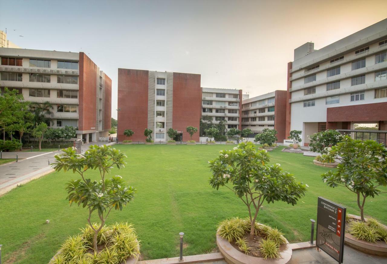 Siara Styles Amba Suites, Gandhinagar Kültér fotó