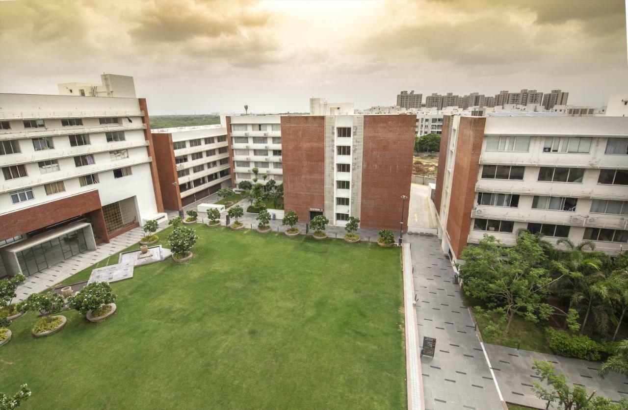 Siara Styles Amba Suites, Gandhinagar Kültér fotó
