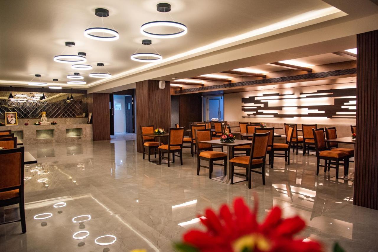 Siara Styles Amba Suites, Gandhinagar Kültér fotó